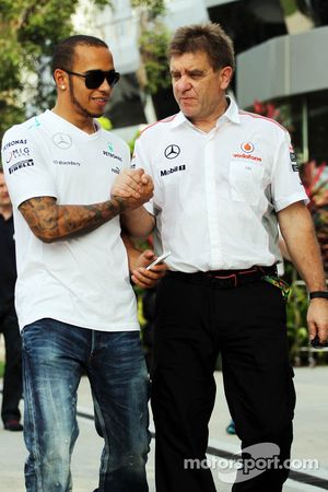 Lewis Hamilton, Mercedes AMG F1 avec le Dr Aki Hintsa, médecin de l'écurie McLaren