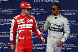 Ganador de la pole position Lewis Hamilton, Mercedes AMG F1 y Fernando Alonso, Ferrari tercero