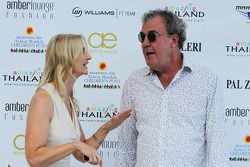 Jeremy Clarkson, con Sonia Irvine, en el Amber Lounge Fashion Show
