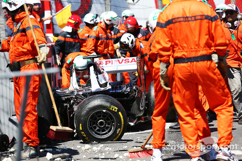 Williams von Pastor Maldonado nach Crash