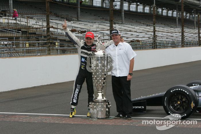 O vencedor Tony Kanaan, KV Racing Technology Chevrolet comemora