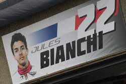 Le stand de Jules Bianchi, Marussia F1 Team