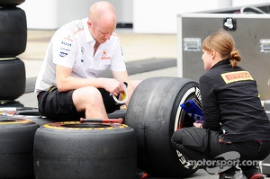 McLaren mechanic with a Pirelli Tyre Engineer.