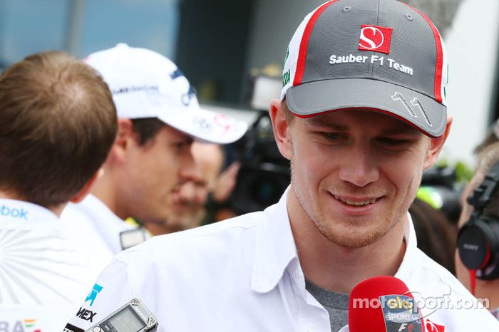 Já Nico Hulkenberg criticou a ideia duramente, argumentando que os cockpits abertos fazem parte do DNA da F1. “Não devemos esterilizar a coisa toda.”
