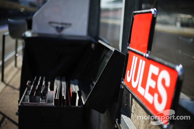 Pit stop board for Jules Bianchi, Marussia F1 Team