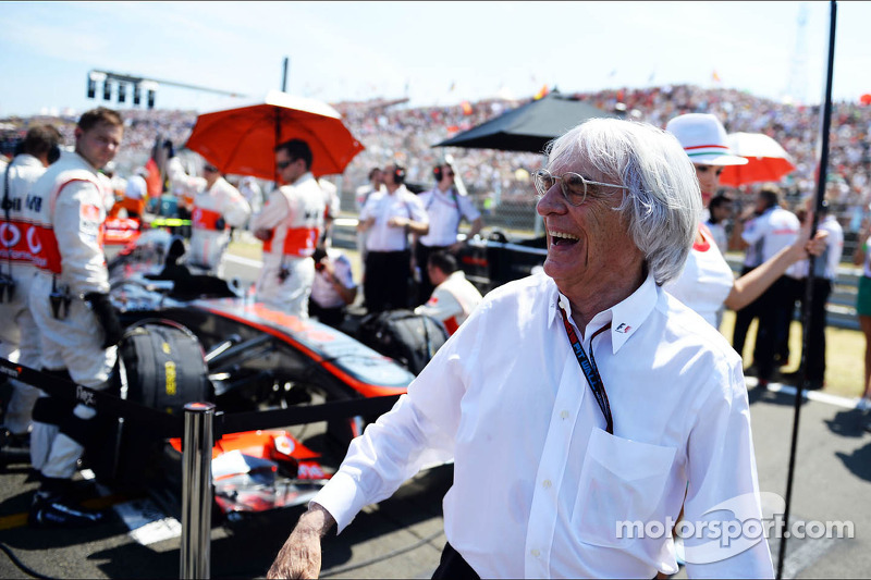 Bernie Ecclestone, CEO Formula One Group, op de grid