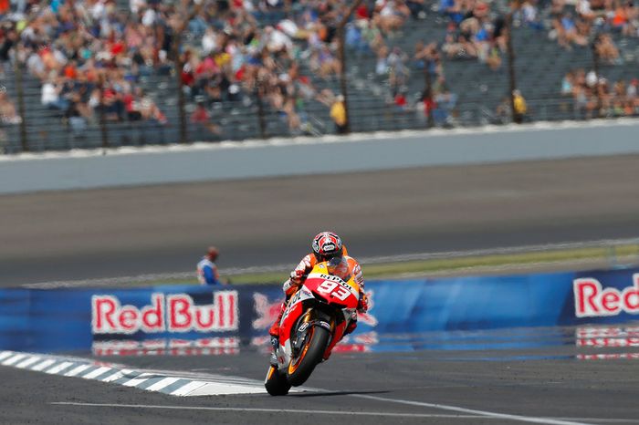 Veio ainda o GP de Indianápolis no mesmo ano e Márquez completou a trinca com mais um triunfo. No final do ano, o espanhol conquistou o primeiro título na MotoGP.