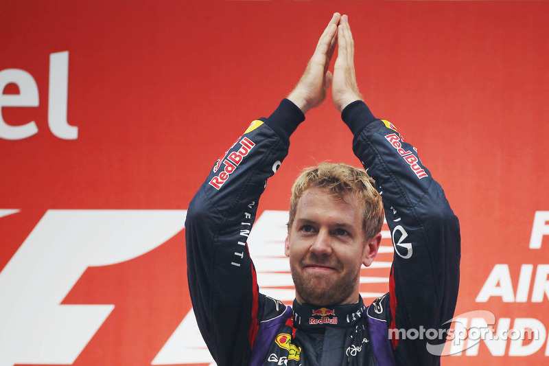 Ganador de la carrera y Campeón del Mundo Sebastian Vettel, Red Bull Racing celebra en el podio