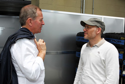 (Da esquerda para direita): Martin Brundle, comentarista da Sky Sports, com Jacques Villeneuve