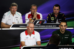 Ross Brawn, Mercedes AMG F1 ; Stefano Domenicali, Ferrari ; Eric Boullier, Lotus F1 Team ; John Booth, Marussia F1 Team ; Cyril Abiteboul, Caterham F1 Team