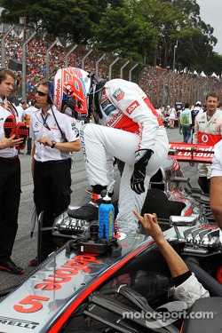 Jenson Button, McLaren MP4-28 on the grid