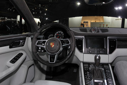 2014 PORSCHE MACAN