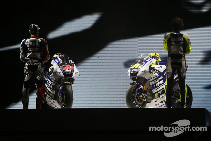 Jorge Lorenzo y Valentino Rossi presentación de la Yamaha YZR-M1