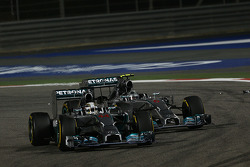 Lewis Hamilton, Mercedes AMG F1 W05 and team mate Nico Rosberg, Mercedes AMG F1 W05 battle for position