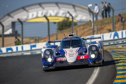 #8 Toyota Racing Toyota TS 040 - Hybrid: Anthony Davidson, Nicolas Lapierre, Sébastien Buemi