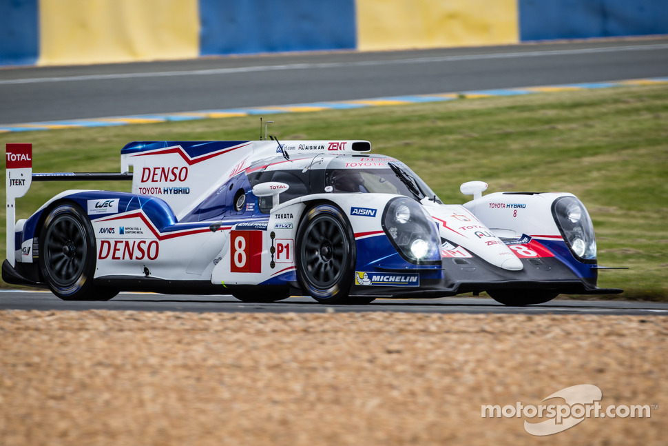 #8 Toyota Racing Toyota TS 040 - Hybrid: Anthony Davidson, Nicolas Lapierre, Sébastien Buemi