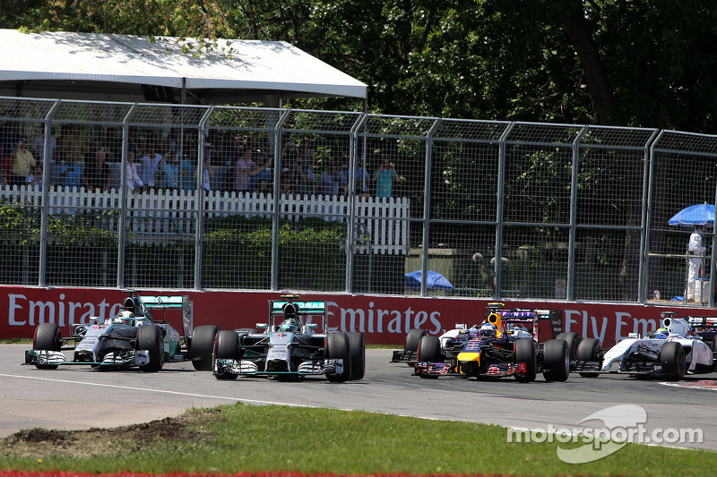 Arrancada Nico Rosberg, Mercedes AMG F1 Team y Lewis Hamilton, Mercedes AMG F1 Team  08