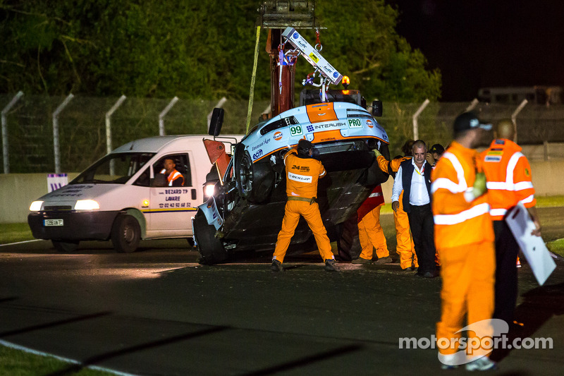 Aftermath of the crash 99 Aston Martin Racing Aston Martin Vantage V8