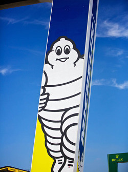 Michelin Man no pitlane