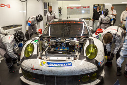 #91 Porsche Team Manthey Porsche 911 RSR (991): Patrick Pilet, Jörg Bergmeister, Nick Tandy