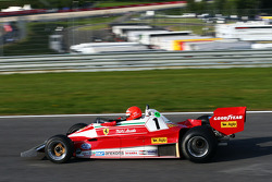 Niki Lauda, Presidente Mercedes non esecutivo si riunisce alla sua Ferrari 312T2