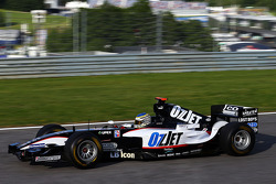 Patrick Friesacher,驾驶他的Minardi PS04,退出了比赛