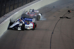 Mikhail Aleshin en Takuma Sato betrokken bij een crash
