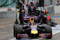 Sebastian Vettel, Red Bull Racing during pitstop