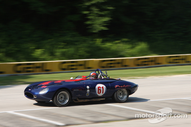 #61 1961 Jaguar XKE: Larry Ligas