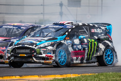 Dernier virage : #43 Hoonigan Racing Division Ford Fiesta ST: Ken Block fait un drift spectaculaire devant #31 Olsbergs MSE Ford Fiesta ST: Joni Wiman