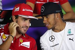 Fernando Alonso, Scuderia Ferrari and Lewis Hamilton, Mercedes AMG F1 Team