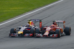 Daniel Ricciardo, Red Bull Racing RB10 et Kimi Raikkonen, Ferrari F14-T
