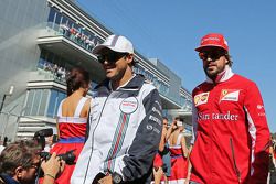 Felipe Massa, Williams with Fernando Alonso, Ferrari en el desfile de pilotos