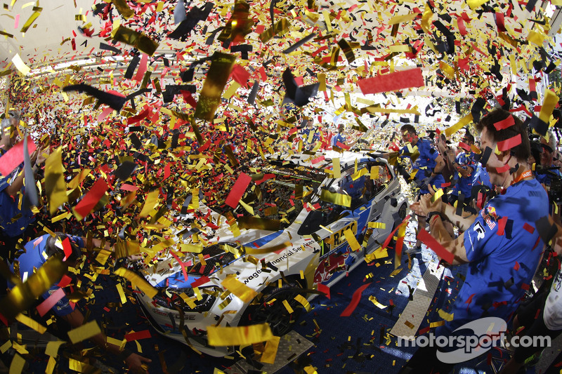 Ganadores y 2014 campeones del WRC Sébastien Ogier y Julien Ingrassia, Volkswagen Polo WRC, Volkswag