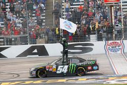 Kyle Busch celebra