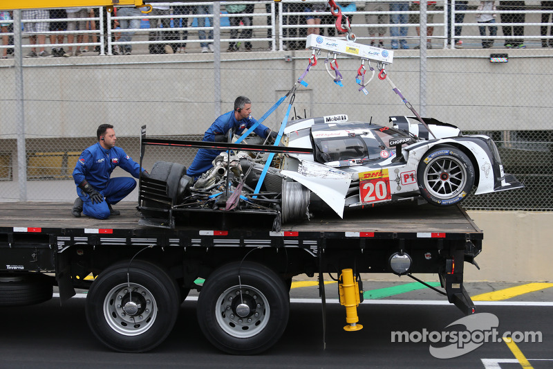 The Porsche 919 Hybrid of Mark Webber is taken away after a major crash with Matteo Cressoni