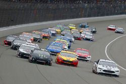 Kurt Busch, Stewart-Haas Racing, Ford Fusion Monster Energy / Haas Automation, Joey Logano, Team Penske, Ford Fusion Shell Pennzoil and Brad Keselowski, Team Penske, Ford Fusion Miller Lite green flag start