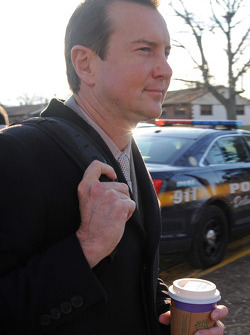 Kurt Busch llega a la corte del Condado de Kent para la audiencia sobre los autogos de maltrato por parte de su ex novia, Patricia Driscoll