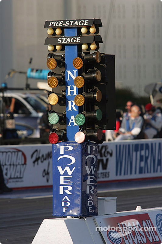 Un sapin de Noël au Pomona Raceway