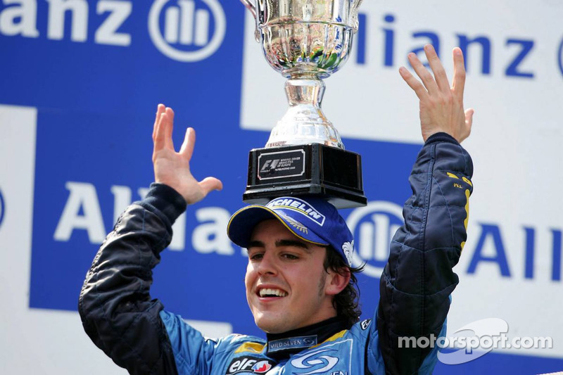 Podio: il vincitore Fernando Alonso