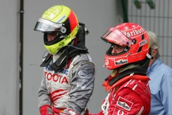 Ralf Schumacher ve Michael Schumacher celebrate Podyum finish