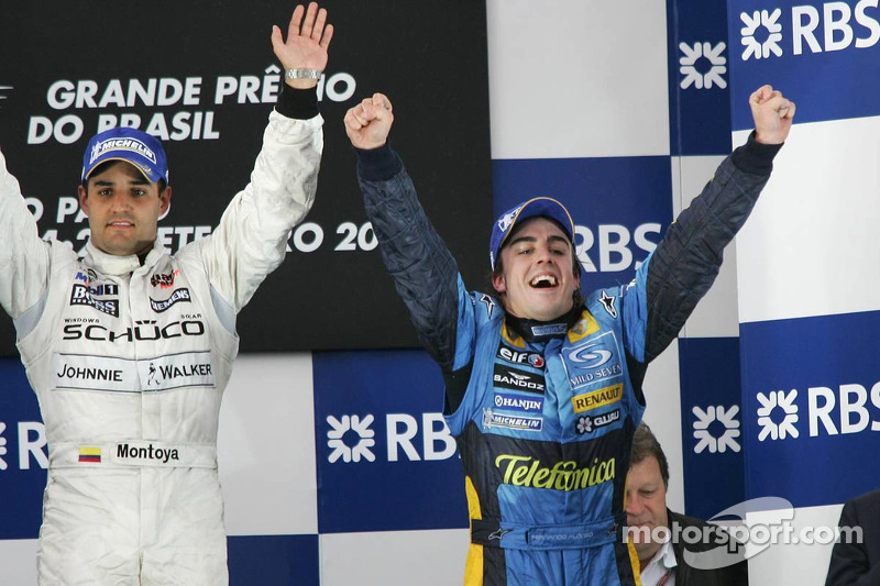 Podium: race winner Juan Pablo Montoya and 2005 World Champion Fernando Alonso celebrate