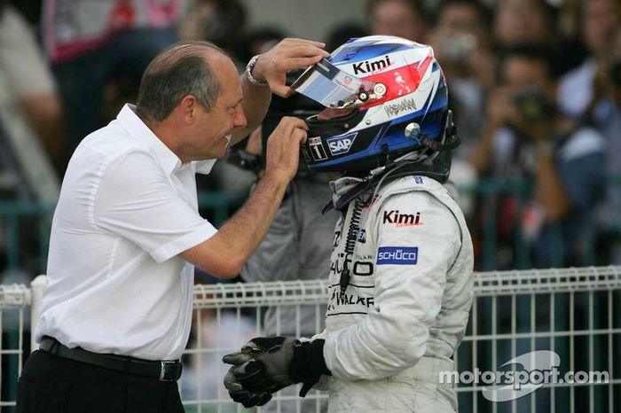 Räikkönen y Ron Dennis en el GP de Japón 2005