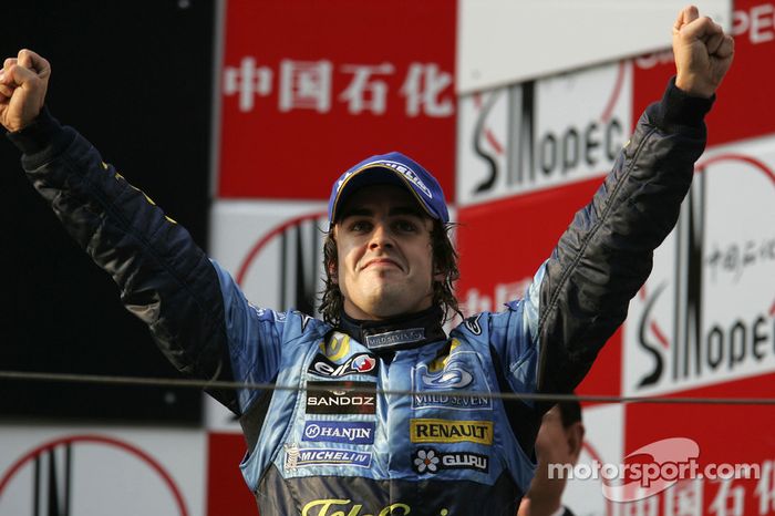 24- Fernando Alonso, 1º en el GP de China 2005 con Renault