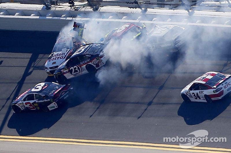 J.J. Yeley, BK Racing, Toyota; Reed Sorenson, Team Xtreme Racing, Chevrolet, und Clint Bowyer, Micha