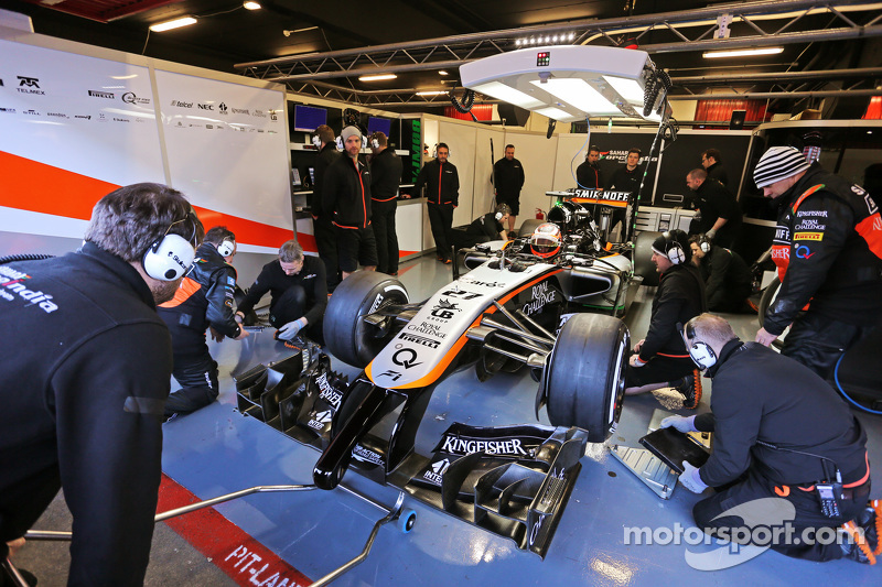 尼克·胡肯伯格, 印度力量车队 vjm07,在维修区 - f1 照片