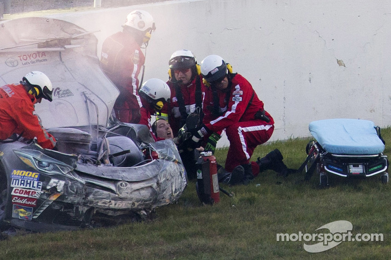 Kyle Busch, Joe Gibbs Racing, Toyota, nach einem Unfall