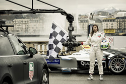Simona de Silvestro tijdens een mediaoptreden in Geneve