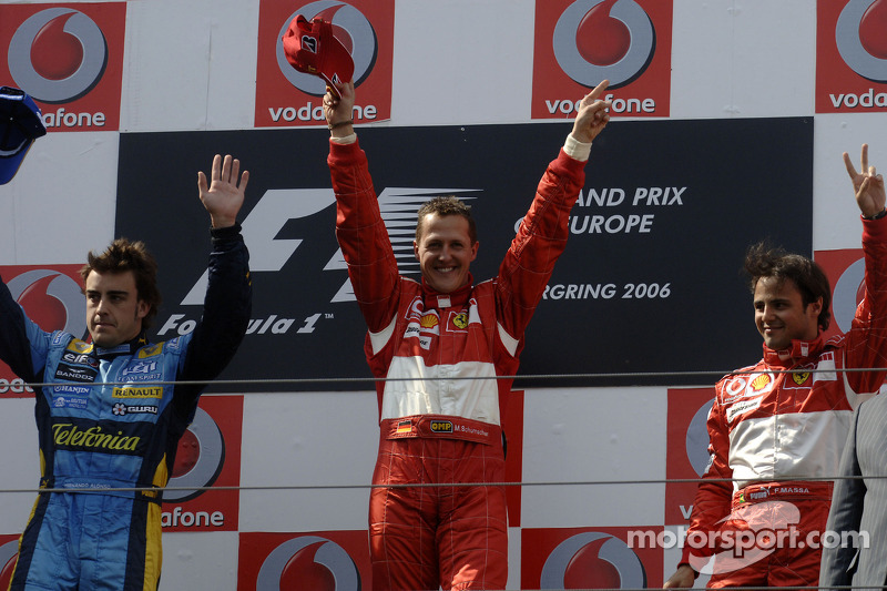 Podium: le vainqueur Michael Schumacher avec Fernando Alonso et Felipe Massa