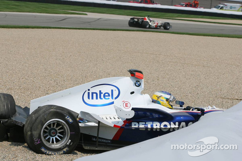 Accident au premier virage : Nick Heidfeld